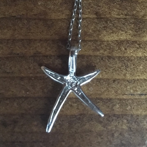 Delicate silver starfish necklace - Picture 4 of 4
